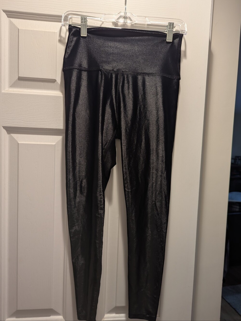 Beyond Yoga Women's Crop Exercise Leggings Pants Black Shiny Sparkly Sz L *NWOT